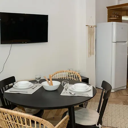 Апартамент 1bd Flat With A Terrace Next To The Sea Garden *